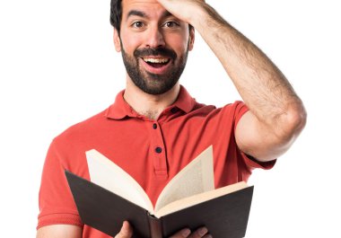 yakışıklı adam kitap okumak