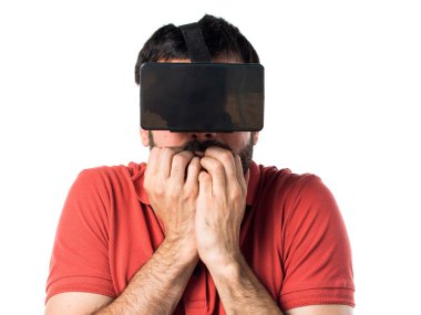 VR gözlükle korkmuş bir adamım