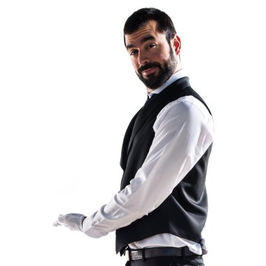 Bir şey sunan lüks garson