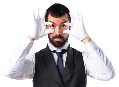 Bir şey gösterilen lüks garson