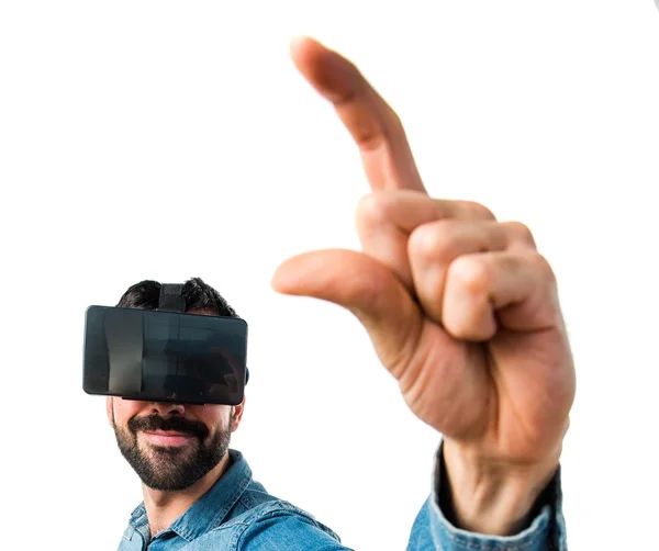 Man met Vr-bril iets te houden — Stockfoto