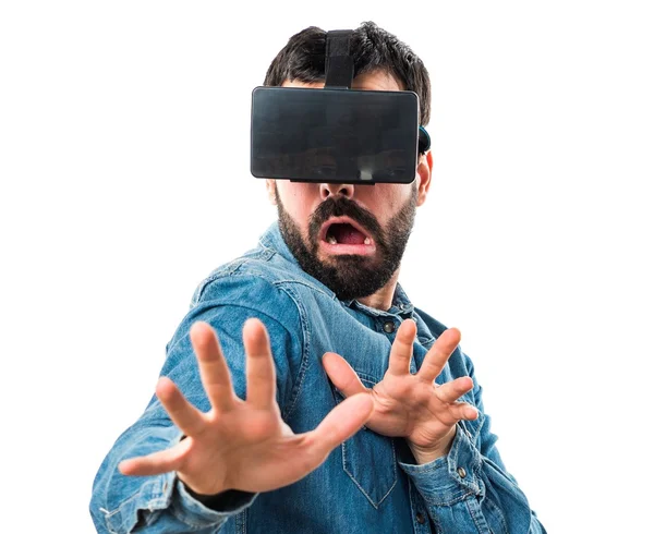 VR gözlükle korkmuş bir adamım