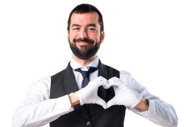 Lüks garson elleri ile bir kalp yapma