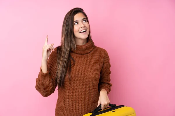 Adolescente Chica Sobre Aislado Rosa Fondo Vacaciones Con Viaje Maleta — Foto de Stock