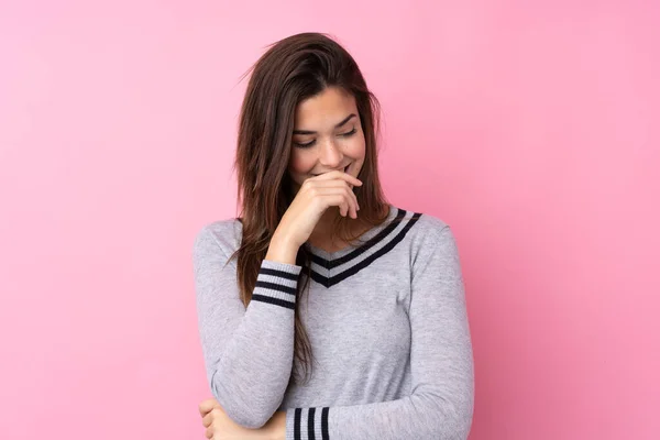 Ragazza Adolescente Isolato Sfondo Rosa Ridere — Foto Stock