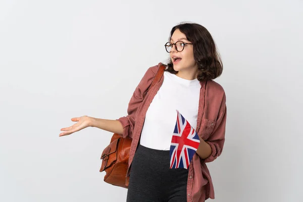Teenager Ukrajinská Dívka Drží Britskou Vlajku Překvapeným Výrazem Při Pohledu — Stock fotografie