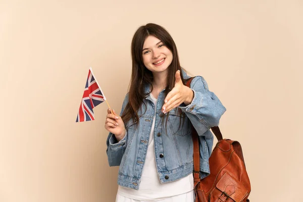 Ein Junges Ukrainisches Mädchen Mit Einer Britischen Flagge Auf Beigem — Stockfoto