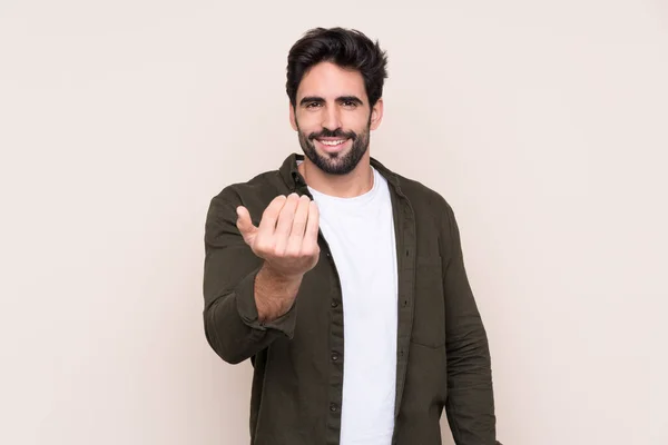 Joven Hombre Guapo Con Barba Sobre Fondo Aislado Invitando Venir — Foto de Stock