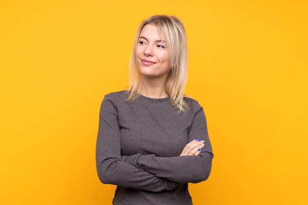 Young Blonde Woman Isolated Yellow Background Looking While Smiling — Stock Photo, Image