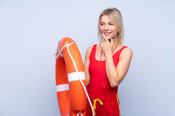 Salva Vidas Mulher Sobre Fundo Azul Isolado Com Equipamento Salva — Fotografia de Stock