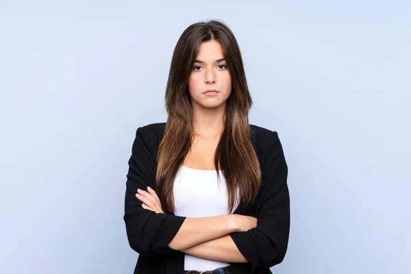 Young Brazilian Business Woman Isolated Blue Background Keeping Arms Crossed — Stock Photo, Image