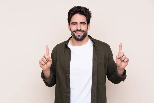 Jovem Homem Bonito Com Barba Sobre Fundo Isolado Apontando Para — Fotografia de Stock