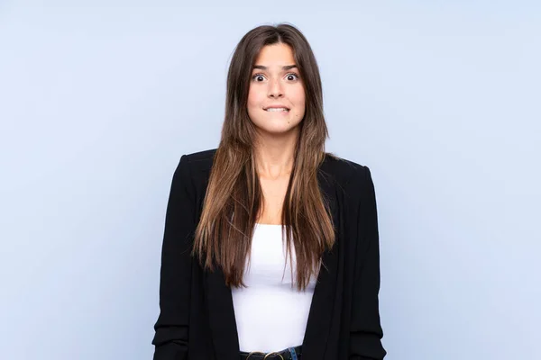 Young Brazilian Business Woman Isolated Blue Background Having Doubts Confuse — Stock Photo, Image