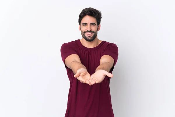 Joven Hombre Guapo Con Barba Sobre Fondo Blanco Aislado Sosteniendo — Foto de Stock