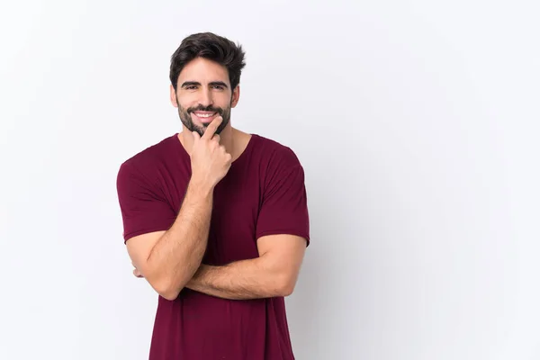 Joven Hombre Guapo Con Barba Sobre Fondo Blanco Aislado Sonriendo —  Fotos de Stock