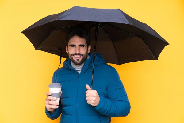 Uomo Che Tiene Ombrello Sfondo Giallo Isolato — Foto Stock