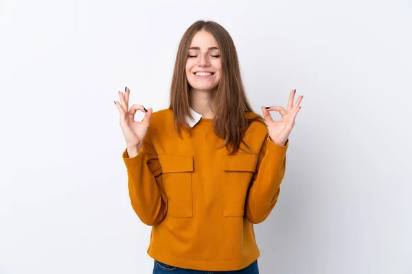 Giovane Donna Sfondo Bianco Isolato Posa Zen — Foto Stock