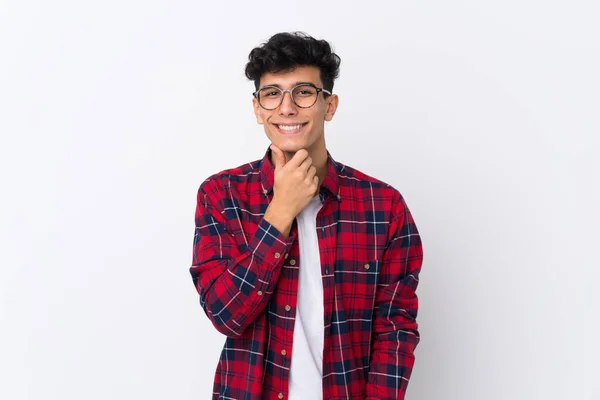 Arjantinli Genç Adam Gözlüklü Gülümseyen Izole Beyaz Arka Plan — Stok fotoğraf