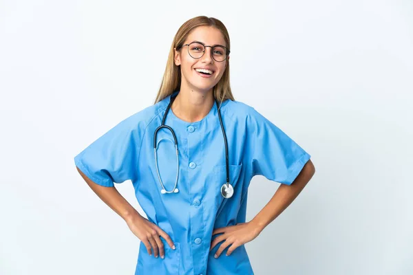 Cirurgião Médico Mulher Sobre Fundo Branco Isolado Posando Com Braços — Fotografia de Stock