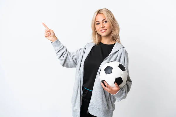 Młoda Rosjanka Gra Piłkę Nożną Odizolowana Białym Tle Wskazując Palcem — Zdjęcie stockowe