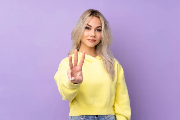 Menina Adolescente Vestindo Uma Camisola Amarela Sobre Fundo Roxo Isolado — Fotografia de Stock