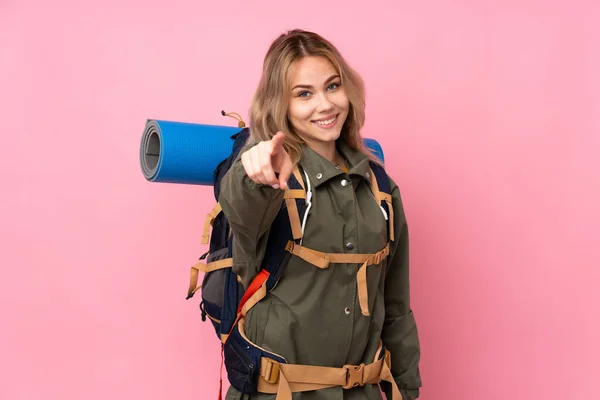 Adolescente Rusa Montañista Chica Con Una Gran Mochila Aislada Sobre —  Fotos de Stock