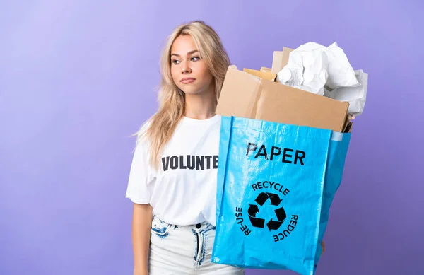 Jonge Russische Vrouw Met Een Recycling Zak Vol Papier Recyclen — Stockfoto