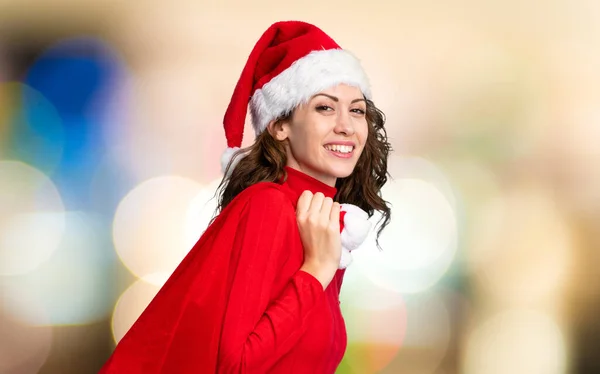 Ragazza Con Cappello Natale Sfondo Rosso Isolato — Foto Stock