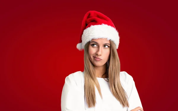 Fille Avec Chapeau Noël Sur Fond Isolé Penser Une Idée — Photo