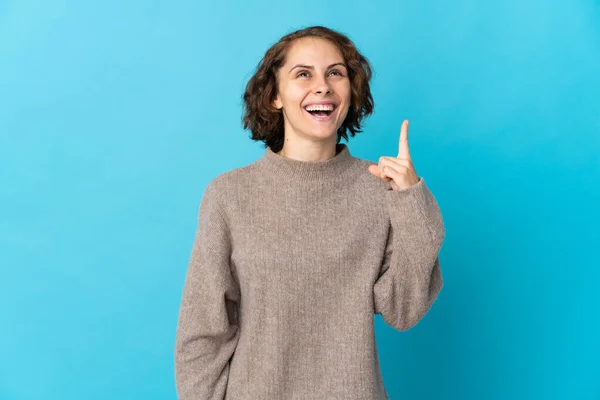 Joven Ciclista Inglesa Aislada Sobre Fondo Blanco Alegre Sonriente Cubriendo — Foto de Stock