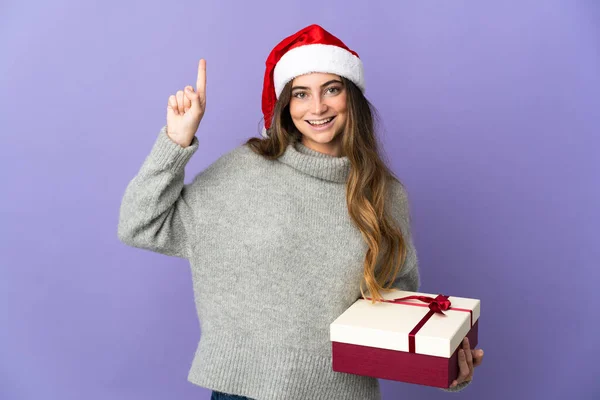 Menina Com Chapéu Natal Segurando Presente Isolado Fundo Branco Contando — Fotografia de Stock