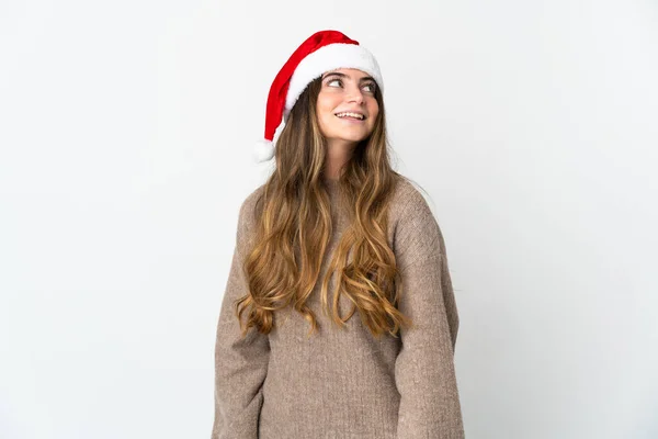 Menina Com Chapéu Natal Segurando Presente Isolado Fundo Branco Contando — Fotografia de Stock