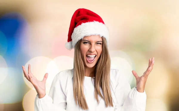 Flicka Med Jul Hatt Olycklig Och Frustrerad Med Något Över — Stockfoto