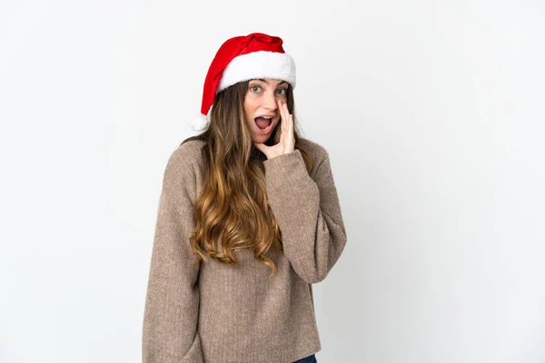 Chica Con Sombrero Navidad Sosteniendo Regalo Aislado Sobre Fondo Blanco —  Fotos de Stock