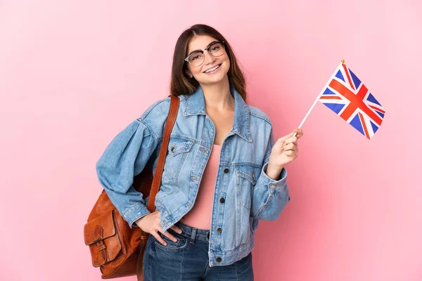 Jovem Segurando Uma Bandeira Reino Unido Isolada Fundo Rosa Posando — Fotografia de Stock