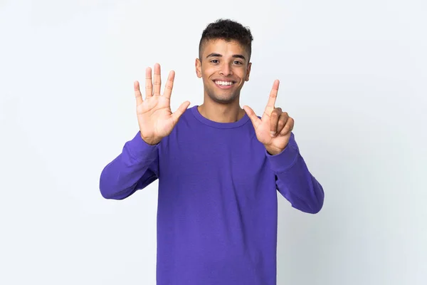 Jonge Braziliaanse Man Geïsoleerd Witte Achtergrond Tellen Zeven Met Vingers — Stockfoto