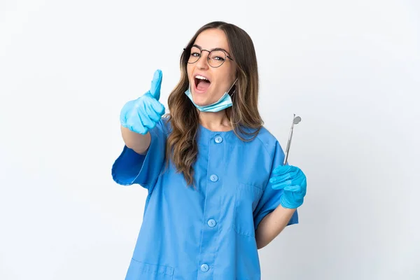 Kobieta Rumuński Dentysta Trzyma Narzędzia Odizolowanych Różowym Tle Kciukami Górze — Zdjęcie stockowe