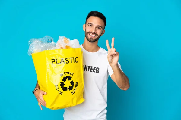 Joven Hombre Caucásico Sosteniendo Una Bolsa Llena Botellas Plástico Para —  Fotos de Stock