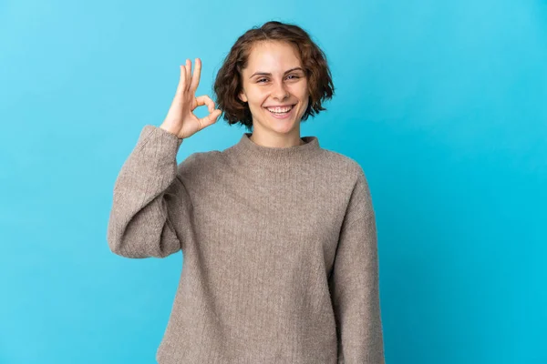 Jong Engels Vrouw Geïsoleerd Blauwe Achtergrond Tonen Teken Met Vingers — Stockfoto