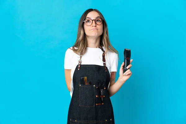 Junge Rumänische Friseurin Frau Isoliert Auf Blauem Hintergrund Und Blick — Stockfoto