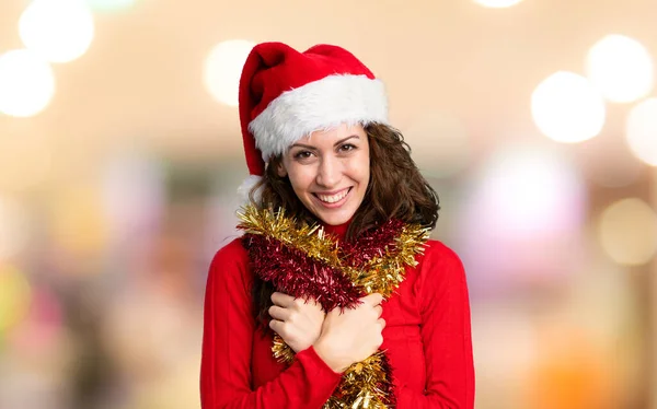 Fille Avec Chapeau Noël Sur Fond Flou — Photo