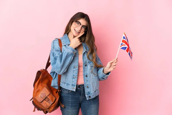 Mujer Joven Sosteniendo Una Bandera Del Reino Unido Aislada Sobre — Foto de Stock