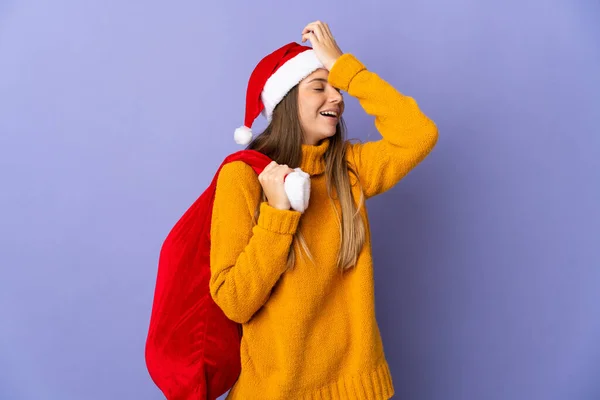 Lithianian Kvinna Med Jul Hatt Isolerad Lila Bakgrund Har Insett — Stockfoto