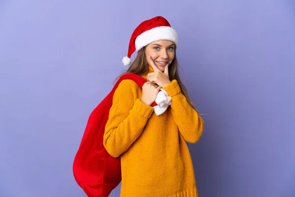 Mulher Lituana Com Chapéu Natal Isolado Fundo Roxo Feliz Sorridente — Fotografia de Stock