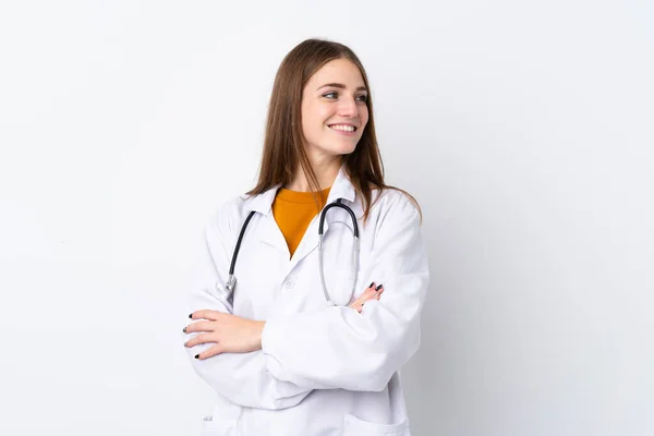 Jovem Mulher Sobre Fundo Isolado Vestindo Vestido Médico Com Braços — Fotografia de Stock