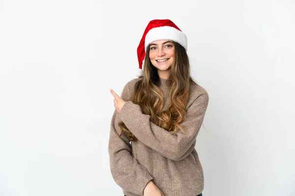 Blank Meisje Met Kerst Hoed Geïsoleerd Witte Achtergrond Wijzend Naar — Stockfoto