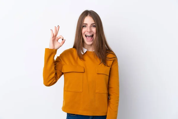 Mujer Joven Sobre Fondo Blanco Aislado Sorprendido Mostrando Signo — Foto de Stock