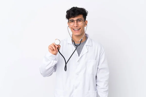 Giovane Uomo Argentino Sfondo Bianco Isolato Indossando Abito Medico Con — Foto Stock