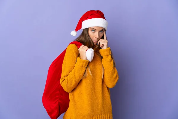 Mulher Lituana Com Chapéu Natal Isolado Fundo Roxo Pensando Uma — Fotografia de Stock