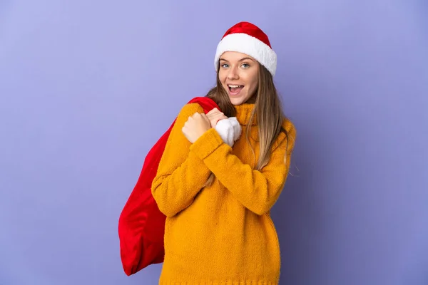 Femme Lithianienne Avec Chapeau Noël Isolé Sur Fond Violet Célébrant — Photo